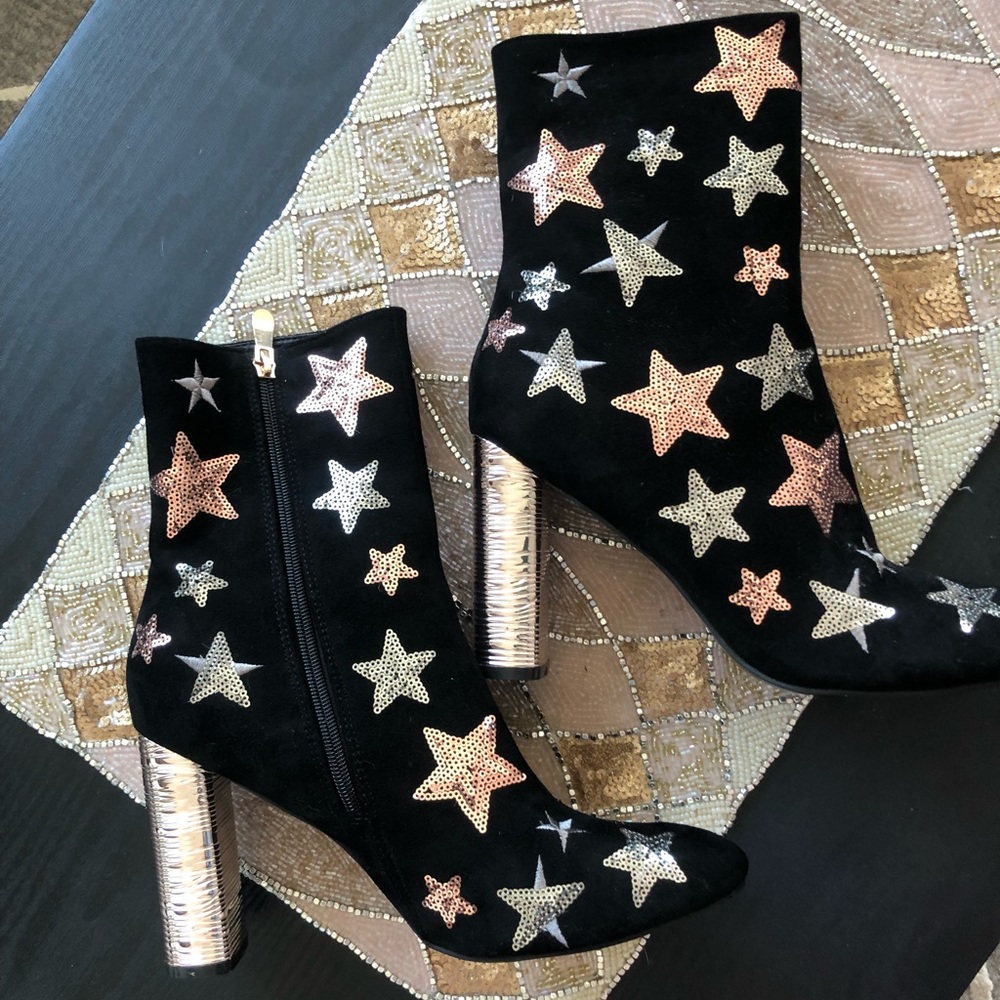 Star print ankle boots